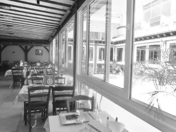 salle-restaurant-piscine